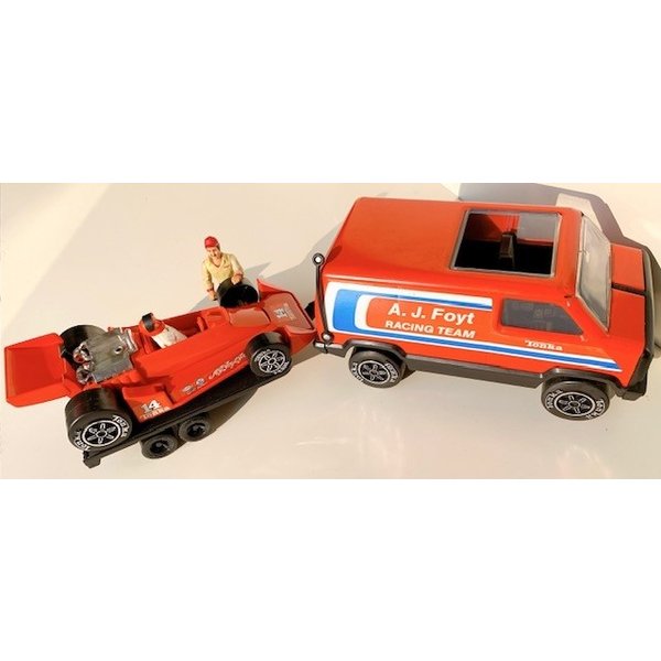 ブリキ製バンミニカー&レースカー2体DOLL付き トンカTonka 